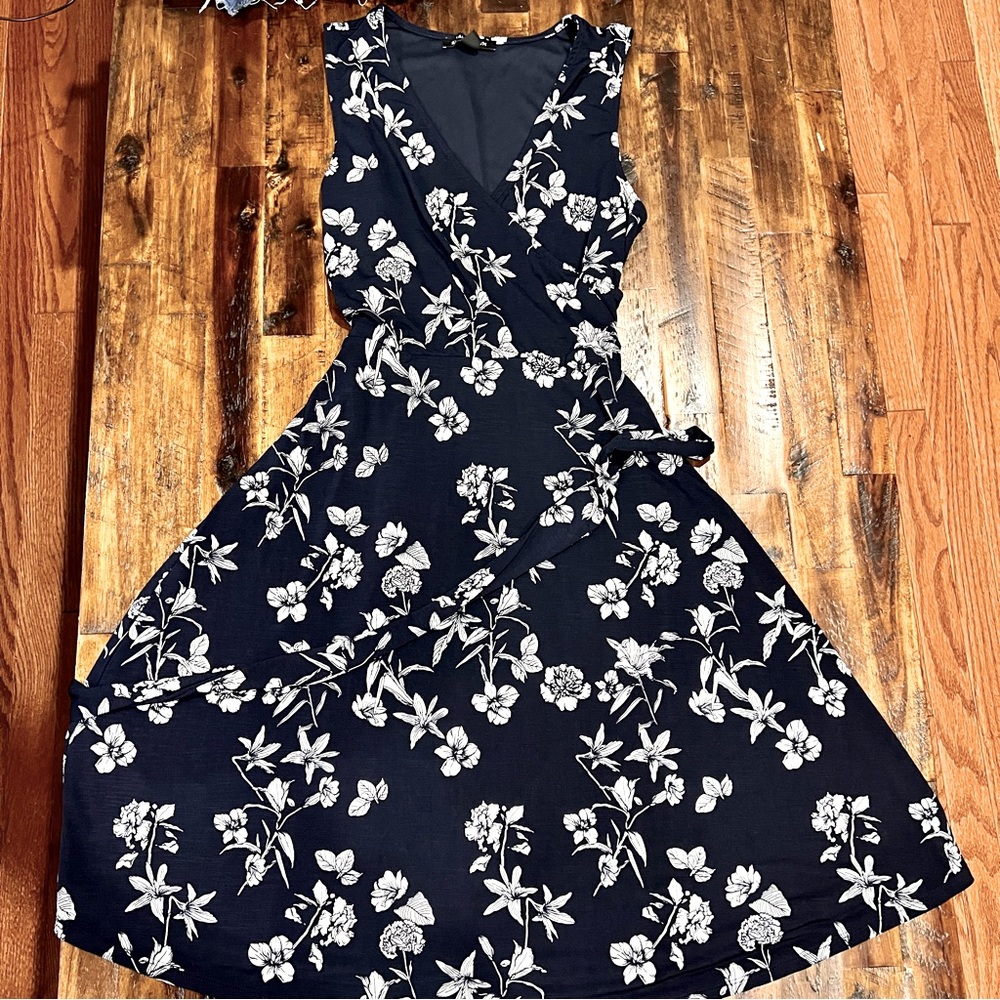 Mix by 41 Hawthorn Navy Blue Dress with white flowers